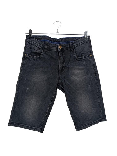 Much more bermudas - much,